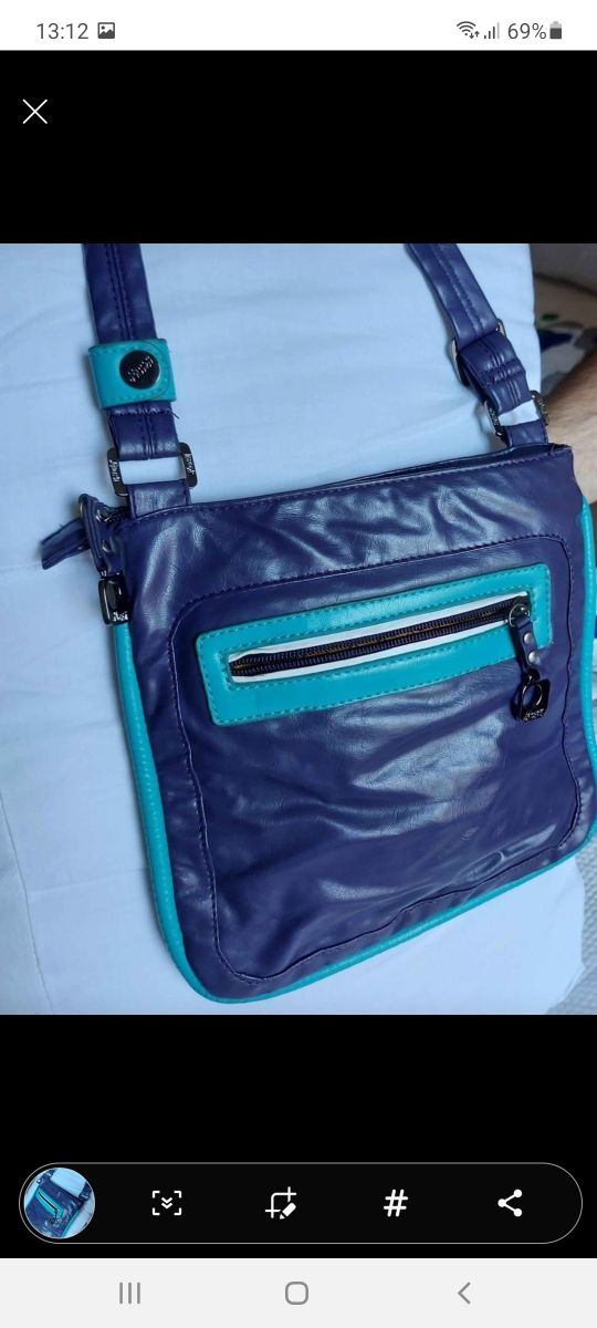 Bolso muy cómodo bandolera desenfadado.