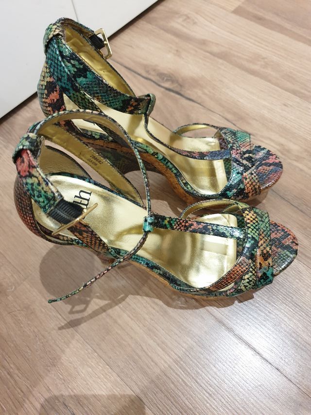 Sandalias de serpiente Faith