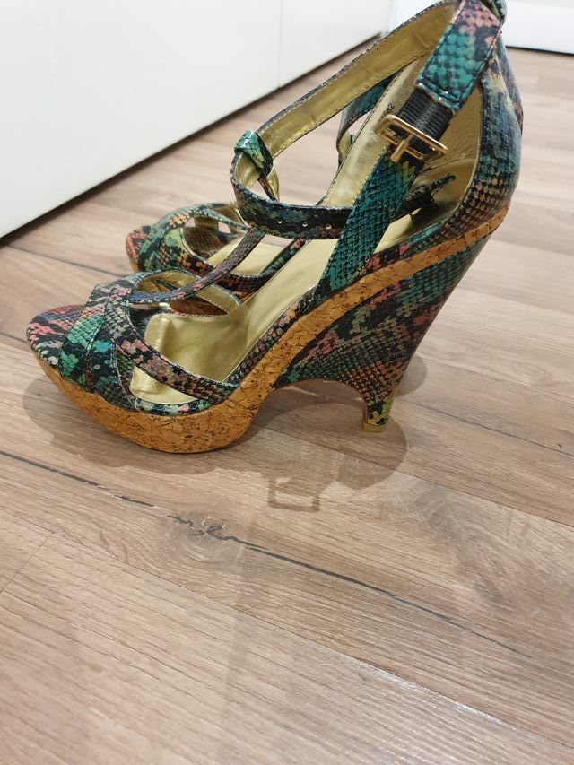 Sandalias de serpiente Faith