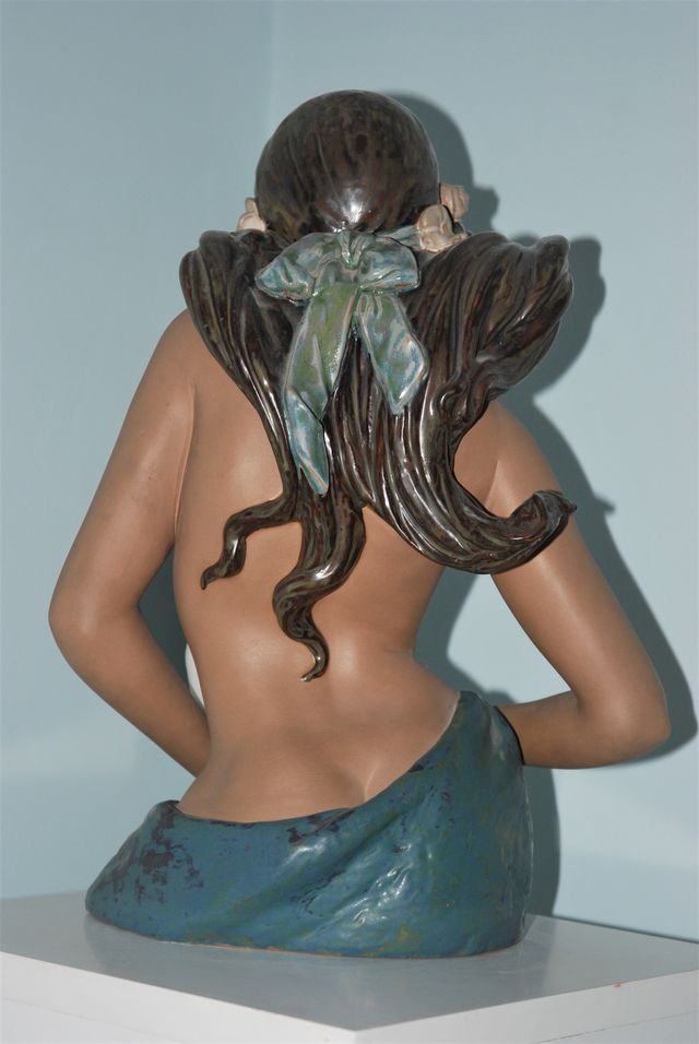 LLADRO. Figura mujer y paloma. Regalo de navidad