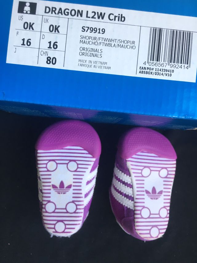 Zapato bebe adidas md. Dragon t/ 16. Color morado.