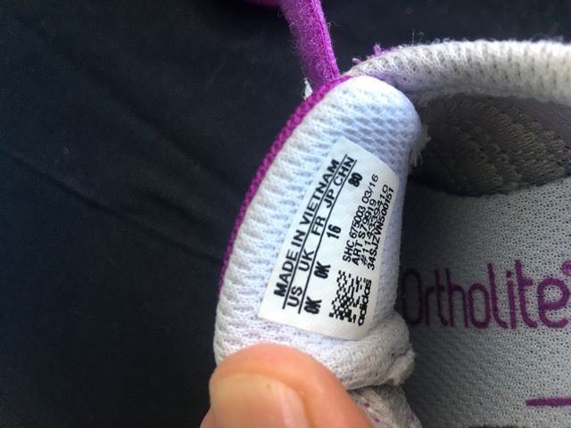 Zapato bebe adidas md. Dragon t/ 16. Color morado.