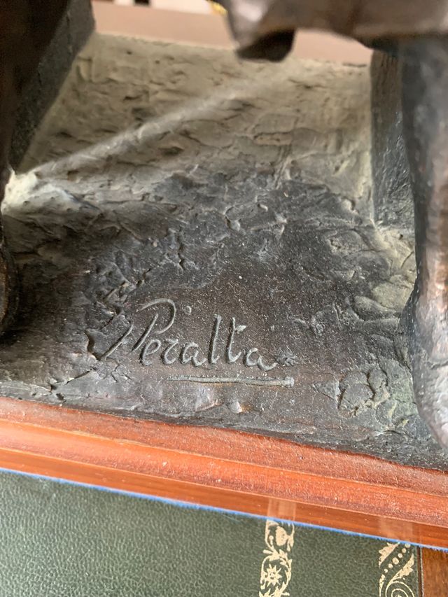 Escultura bronce Andrés Peralta