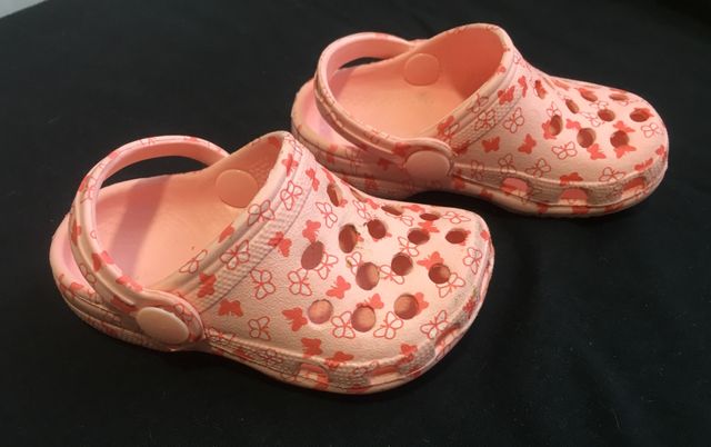 Zuecos bebe T/ 18 Color naranja.