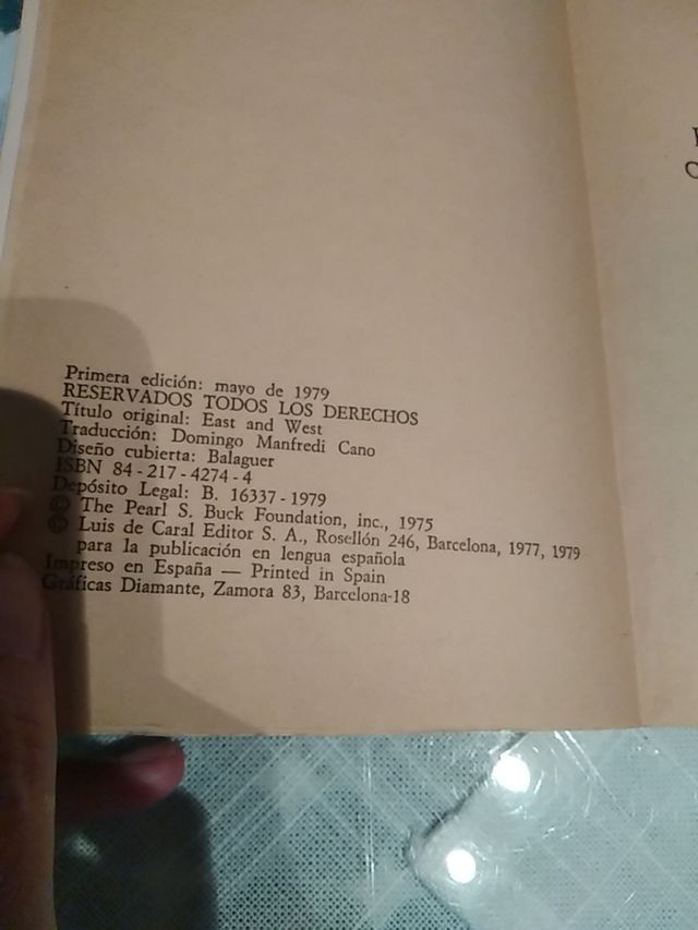 📖 "Este y Oeste" (1979) 📖