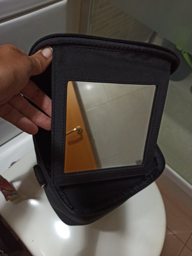 Neceser portamaquillaje con espejo