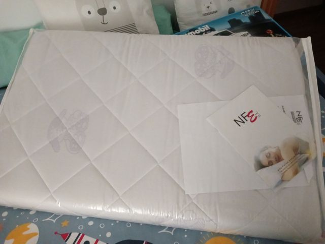 Colchón nuevo para minicuna