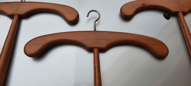 percha antigua para colgar ropa