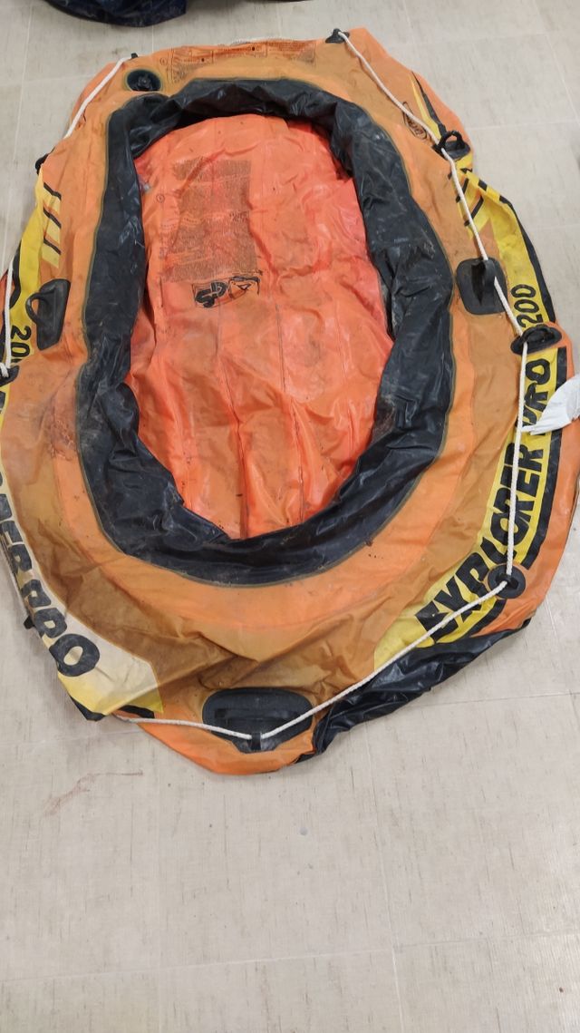 barca hinchable. con remos