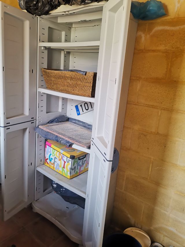 Armarios de resina de segunda mano por 25 € en Almensilla en WALLAPOP