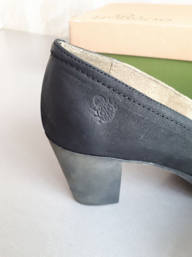 Zapatos salón negro Yokono