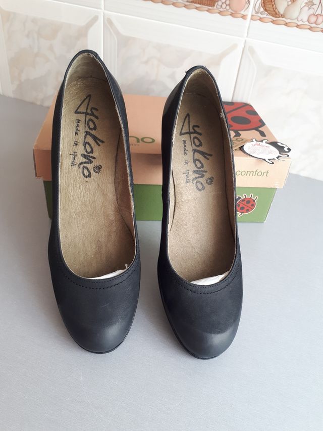 Zapatos salón negro Yokono