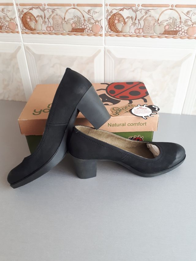 Zapatos salón negro Yokono