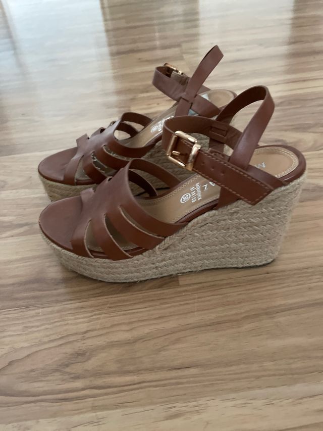 Sandalias Marypaz cuña marrón núm 38