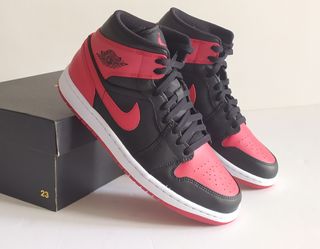 Nike Air Jordan 1 Mid Banned custom personalizadas de segunda mano por 240  EUR en Valladolid en WALLAPOP