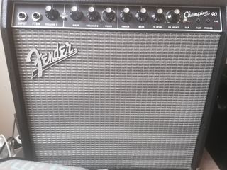 Amplificador Fender champion 40 de segunda mano por 150 EUR en  L\\'Hospitalet de Llobregat en WALLAPOP