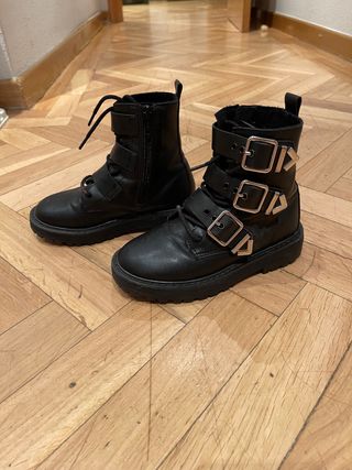 Botas militar negras zara de segunda mano por 15 EUR en Madrid en WALLAPOP