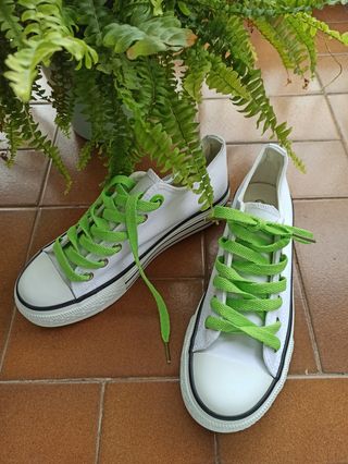 Zapatillas blancas talla 38 de segunda mano por 12 EUR en Lasarte-Oria en  WALLAPOP