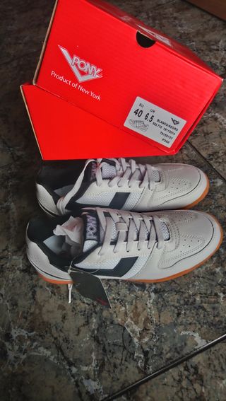 Zapatillas. fútbol sala PONY. N.40.nuevas de segunda mano por 25 EUR en  Vilanova del Camí en WALLAPOP