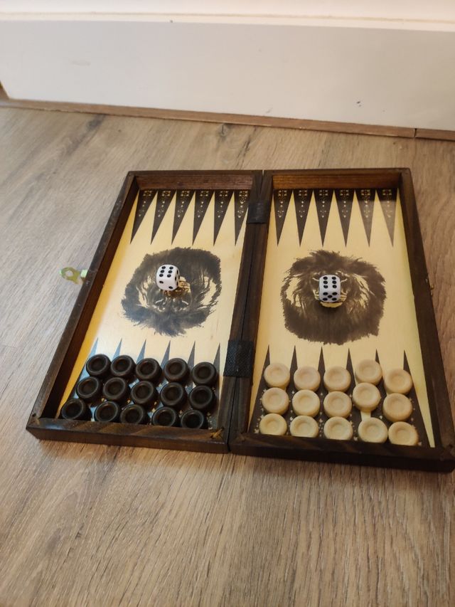 Exquisita Tabla de Ajedrez Artesanal