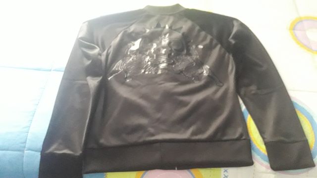 chaqueta chandal.con bolsos