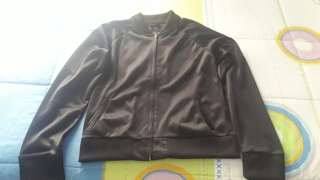 chaqueta chandal.con bolsos