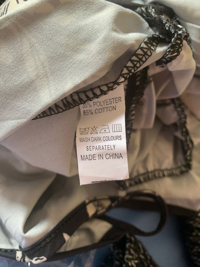 Mono azul marino y blanco