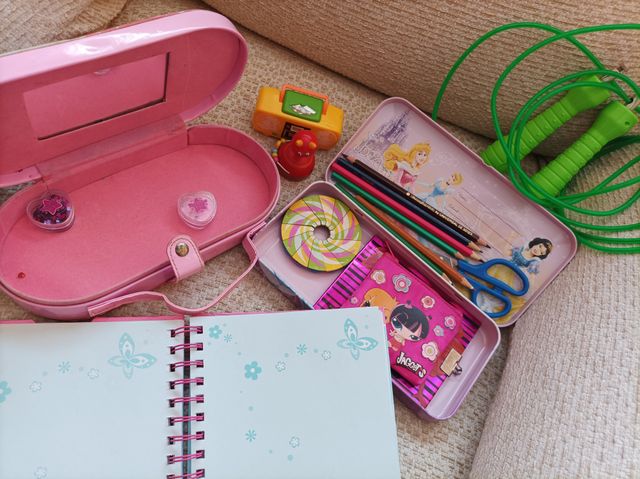 Estuche princesas Disney y estuche Patito Feo