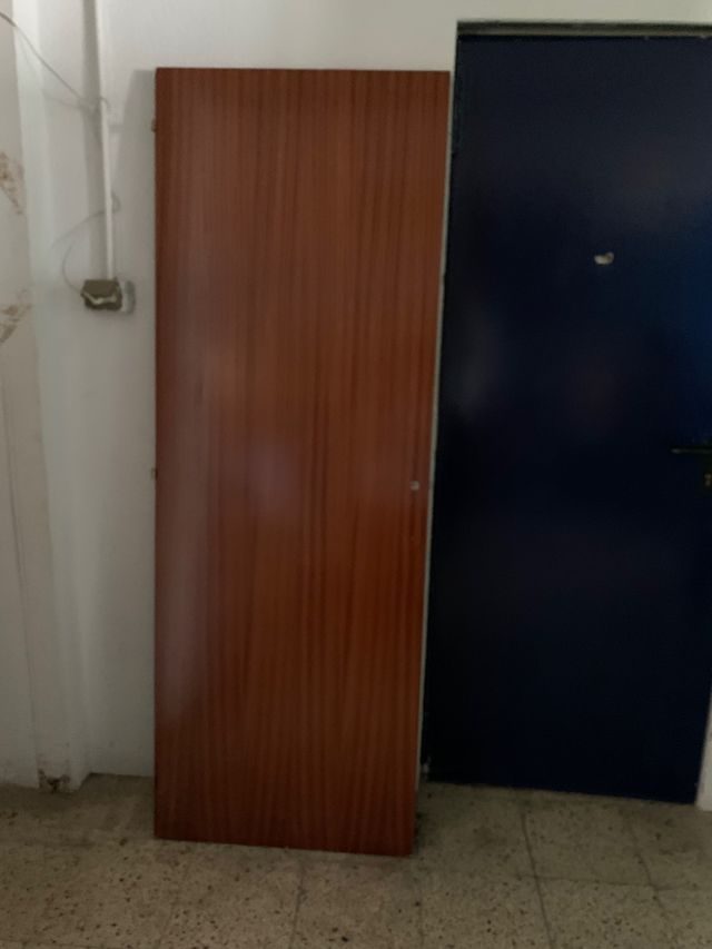 Puerta marrón 2 x 70