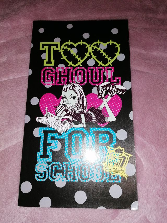 3 libros de las Monster High + libreta de regalo