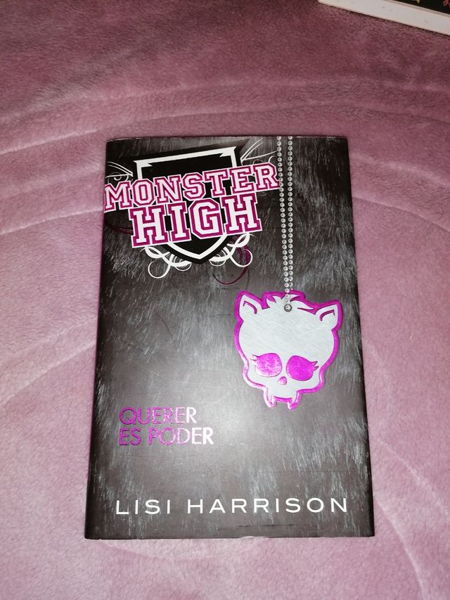 3 libros de las Monster High + libreta de regalo