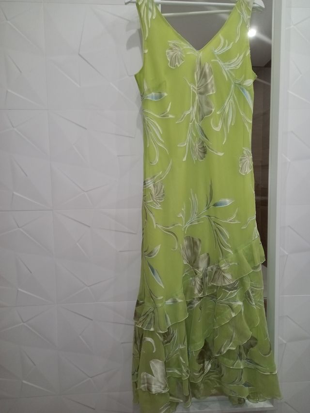 Vestido y complemento para celebraciones