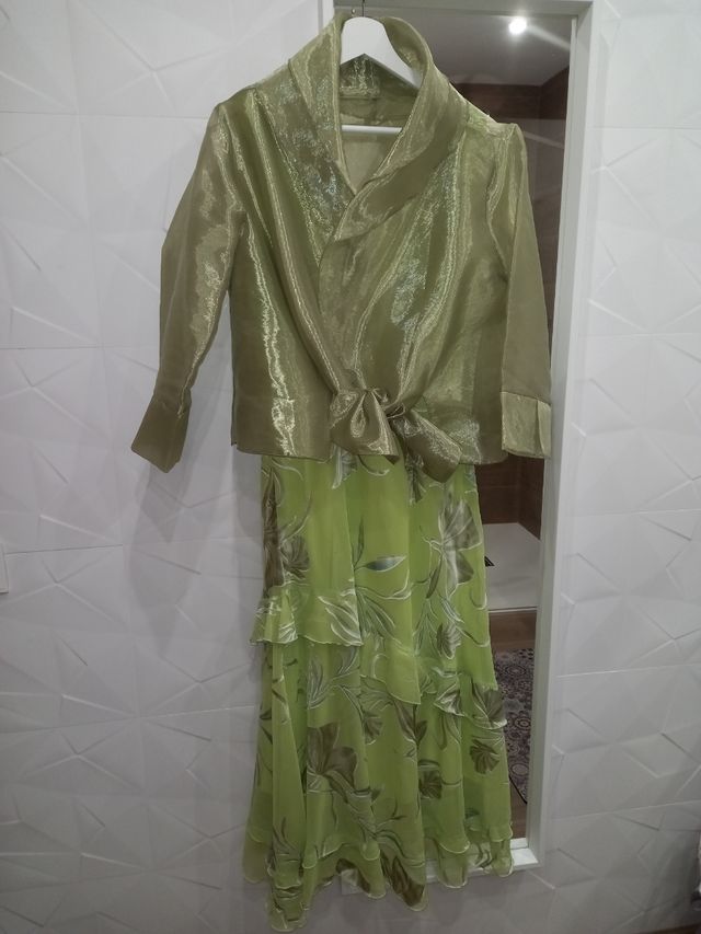 Vestido y complemento para celebraciones