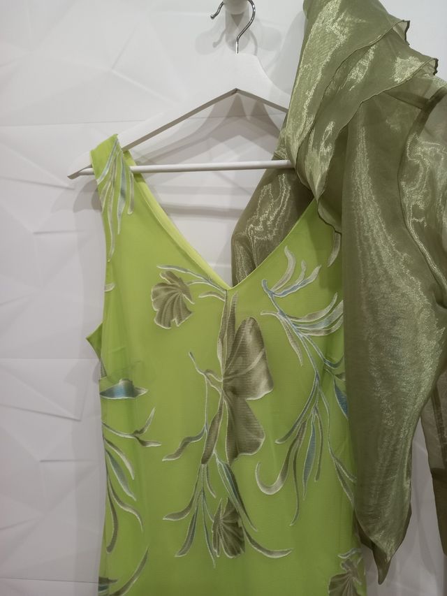 Vestido y complemento para celebraciones