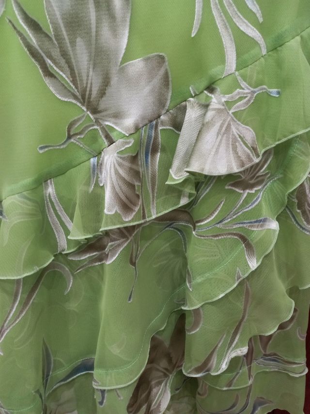 Vestido y complemento para celebraciones