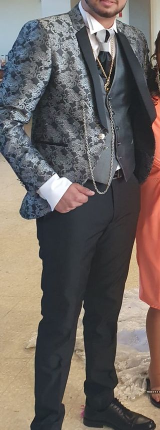 Traje de novio gitano de segunda mano en Noain en WALLAPOP
