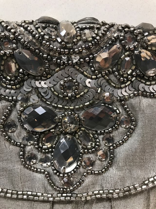 Bolso  de pedrería  muy elegante y con capacidad