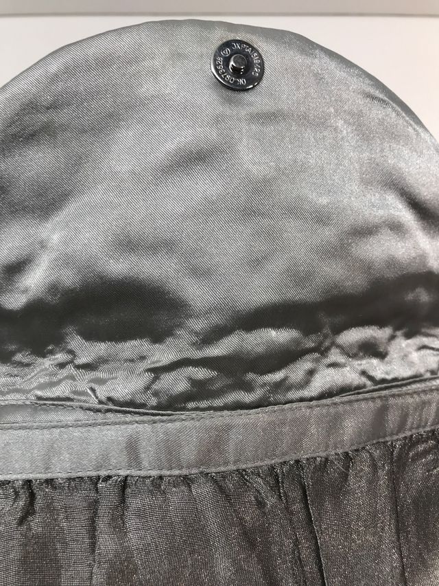 Bolso  de pedrería  muy elegante y con capacidad