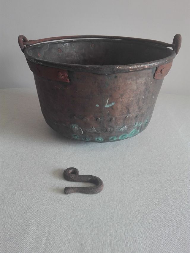 Caldero de cobre antiguo