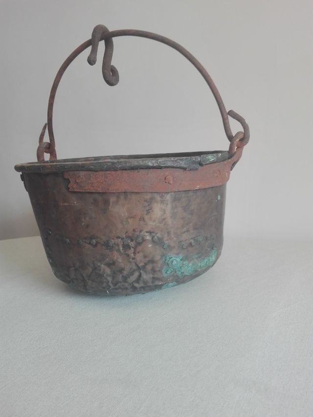 Caldero de cobre antiguo