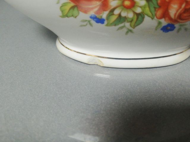 Salsera antigua de loza