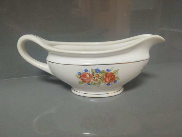 Salsera antigua de loza