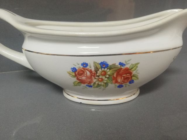 Salsera antigua de loza