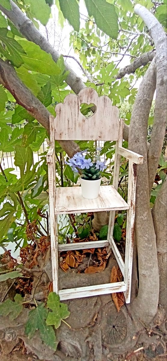 Silla Decorativa con Colgadores. Preciosa.