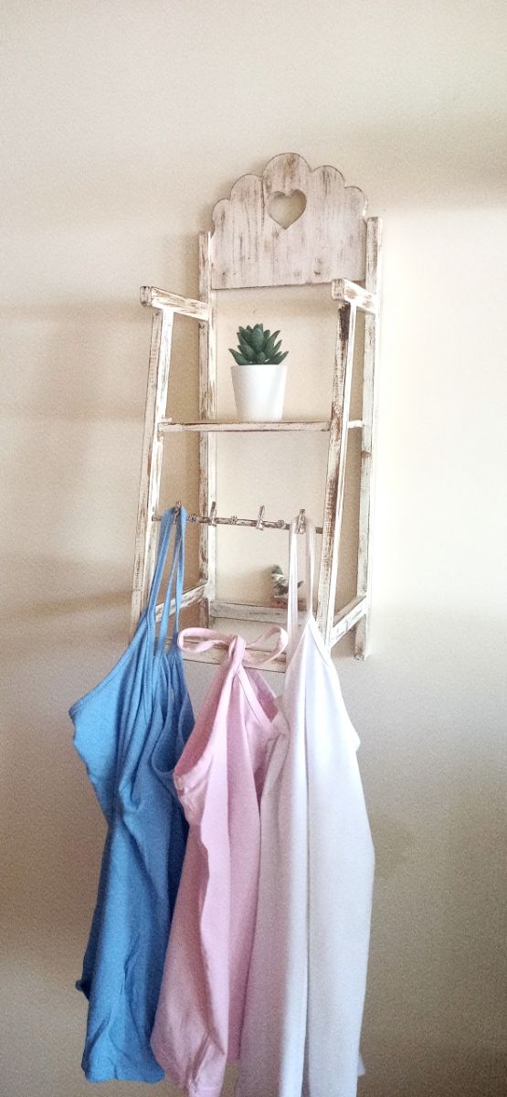 Silla Decorativa con Colgadores. Preciosa.