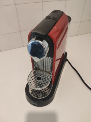 Cafetera nespresso Krups Citiz roja de segunda mano por 60 EUR en  Esparreguera en WALLAPOP