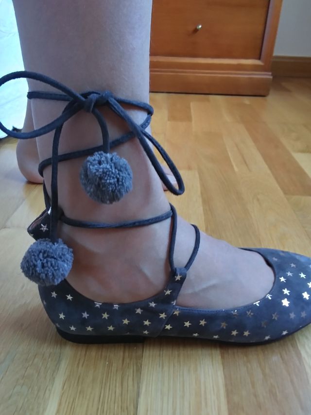 Vendo zapatos niña número 39.