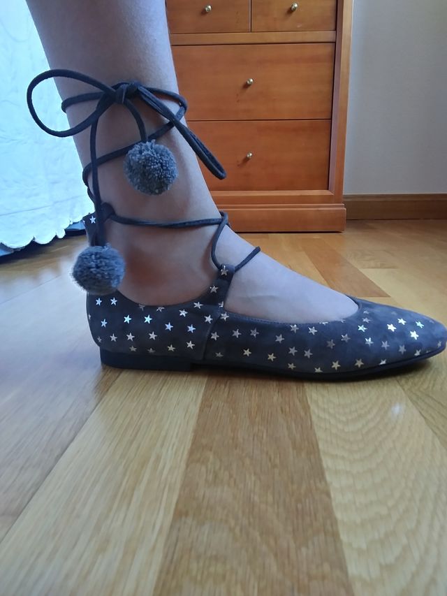 Vendo zapatos niña número 39.
