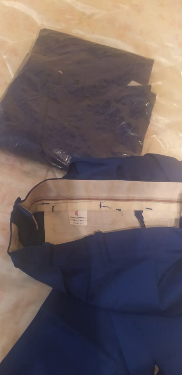 Pantalón azul de pinza