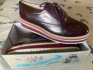 Zapatos Oxford Granate Mujer de segunda mano por 4 EUR en Valencia en  WALLAPOP
